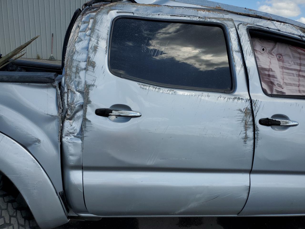 Toyota Tacoma Double Cab Image 2