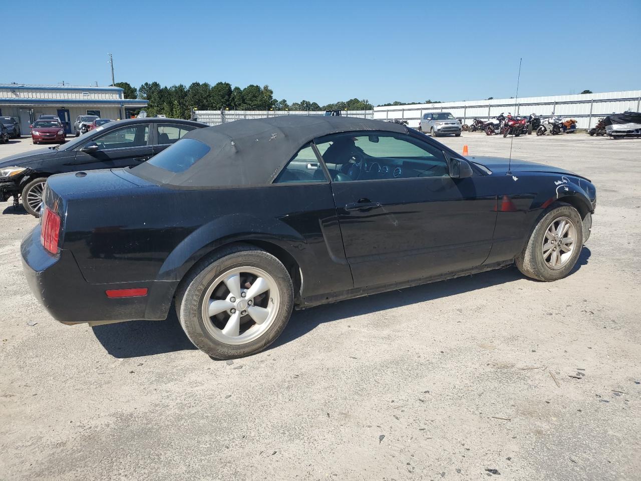 Ford Mustang Image 2