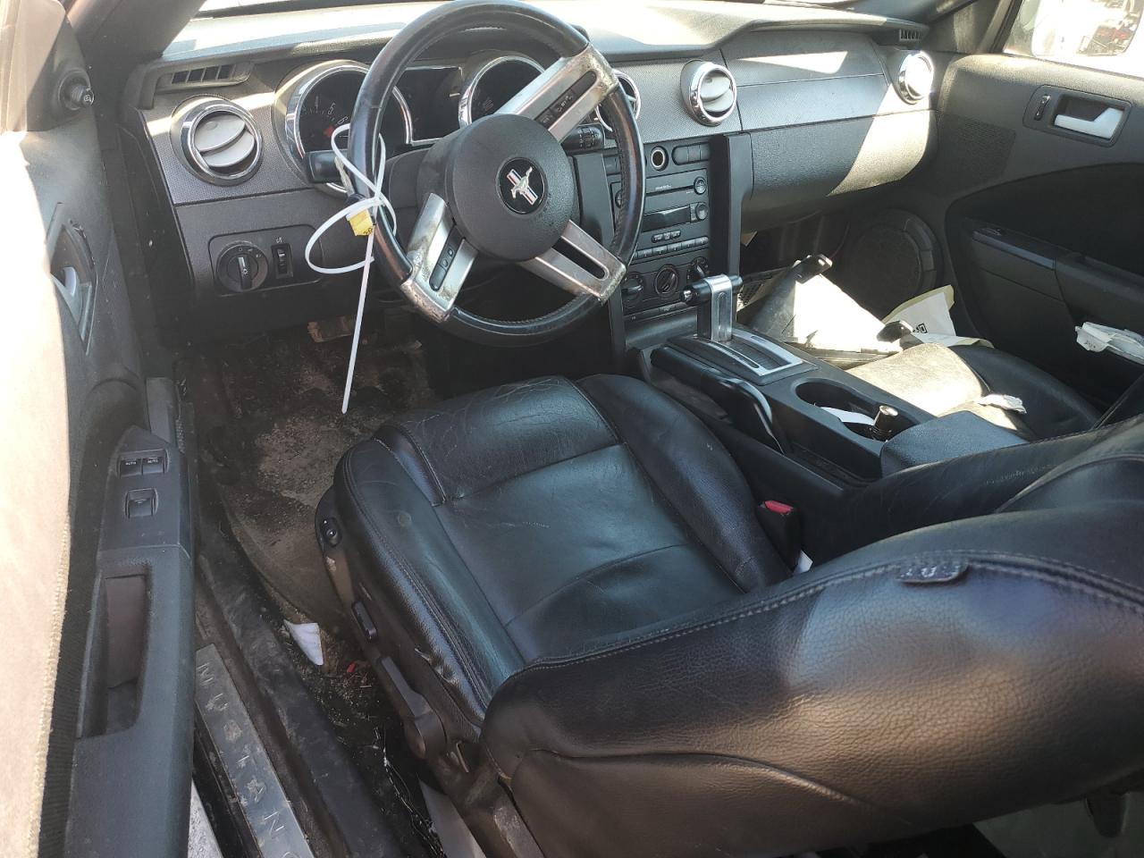 Ford Mustang Image 9