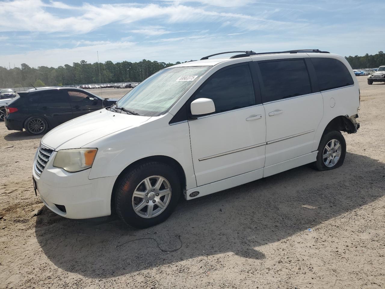 Chrysler Minivan Touring Image 1