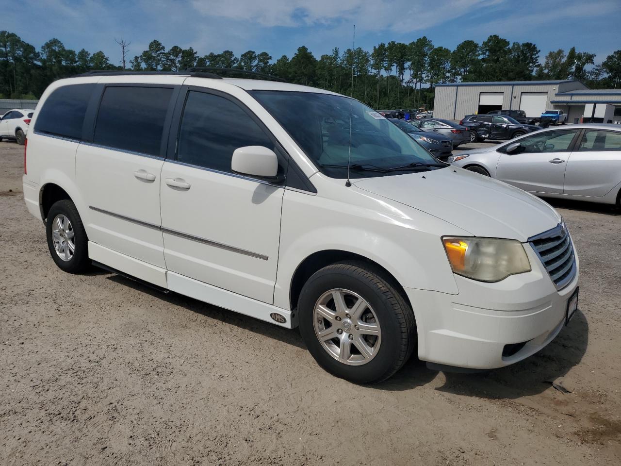 Chrysler Minivan Touring Image 4