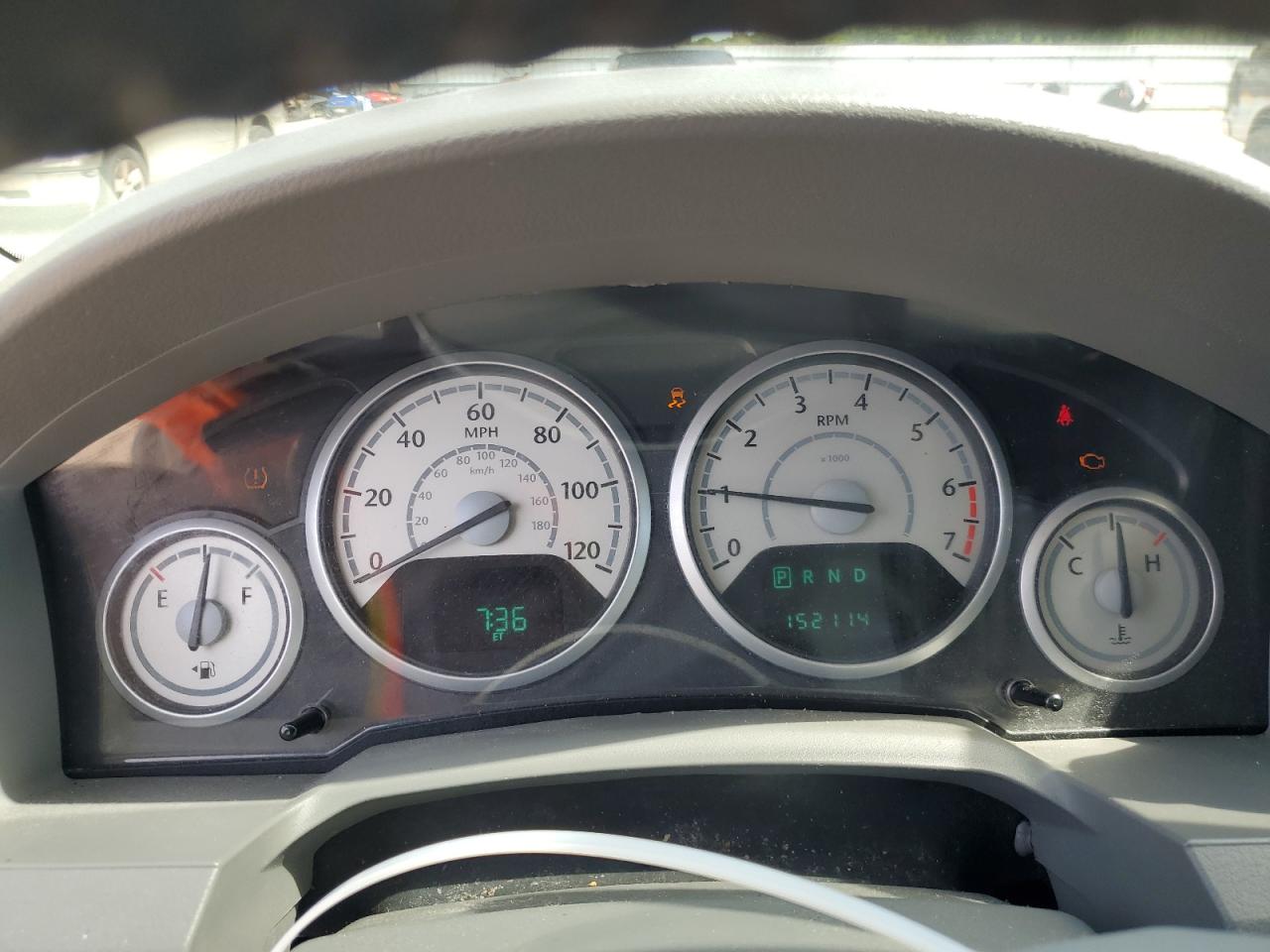 Chrysler Minivan Touring Image 7