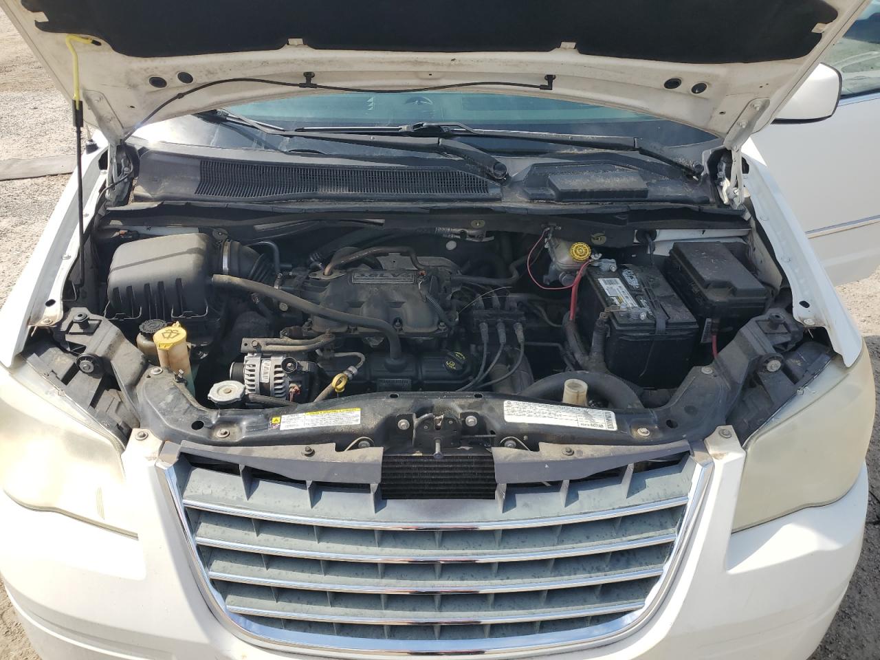 Chrysler Minivan Touring Image 13