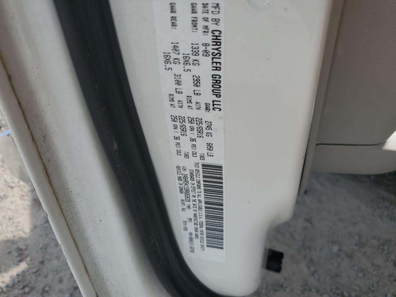 Chrysler Minivan Touring Image 12