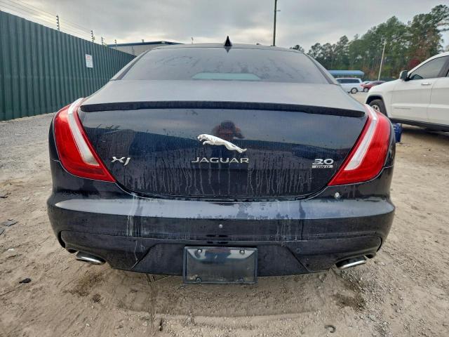 Jaguar XJ Image 8