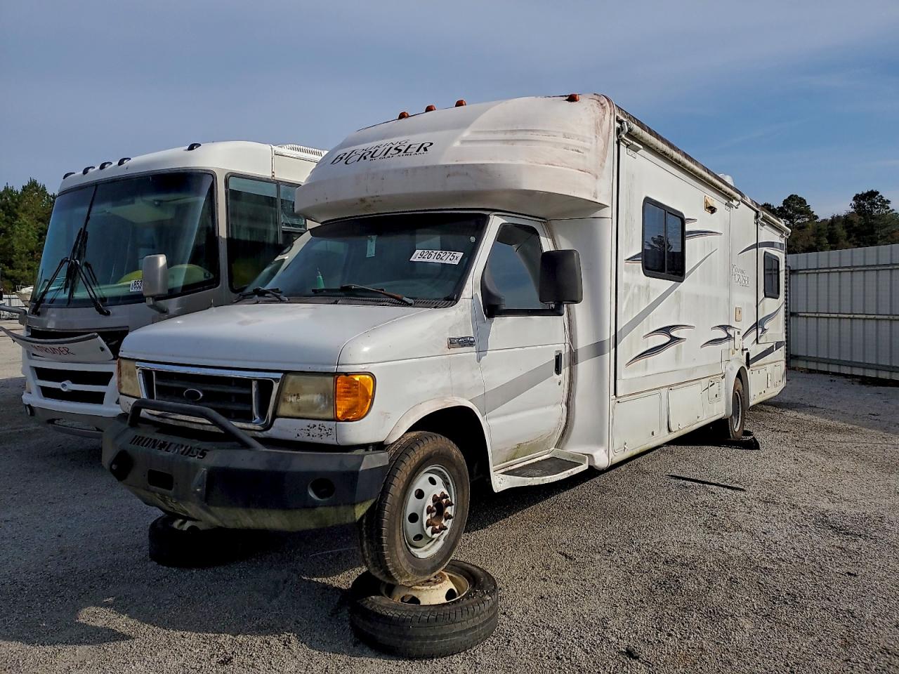 Ford Econoline E450 Super Duty Cutaway Van Image 2