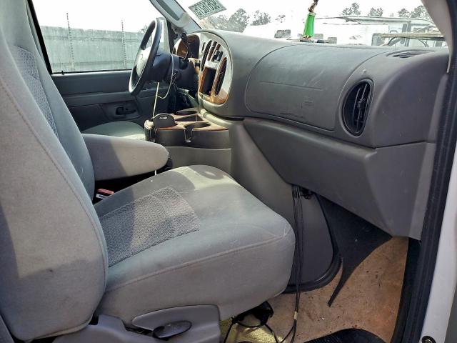 Ford Econoline E450 Super Duty Cutaway Van Image 6