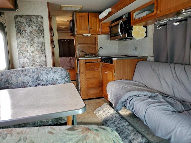 Ford Econoline E450 Super Duty Cutaway Van Image 8