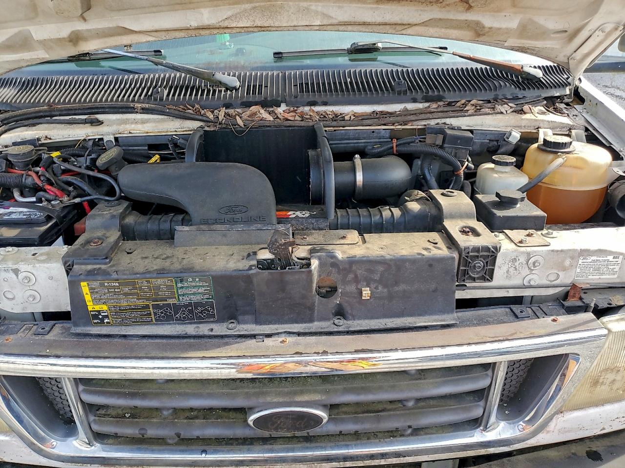 Ford Econoline E450 Super Duty Cutaway Van Image 7