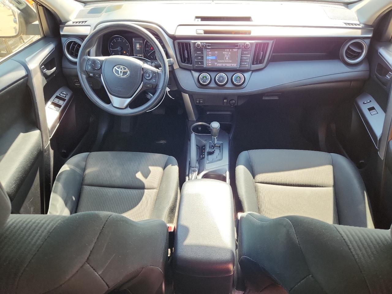 Toyota RAV4 Le Image 10