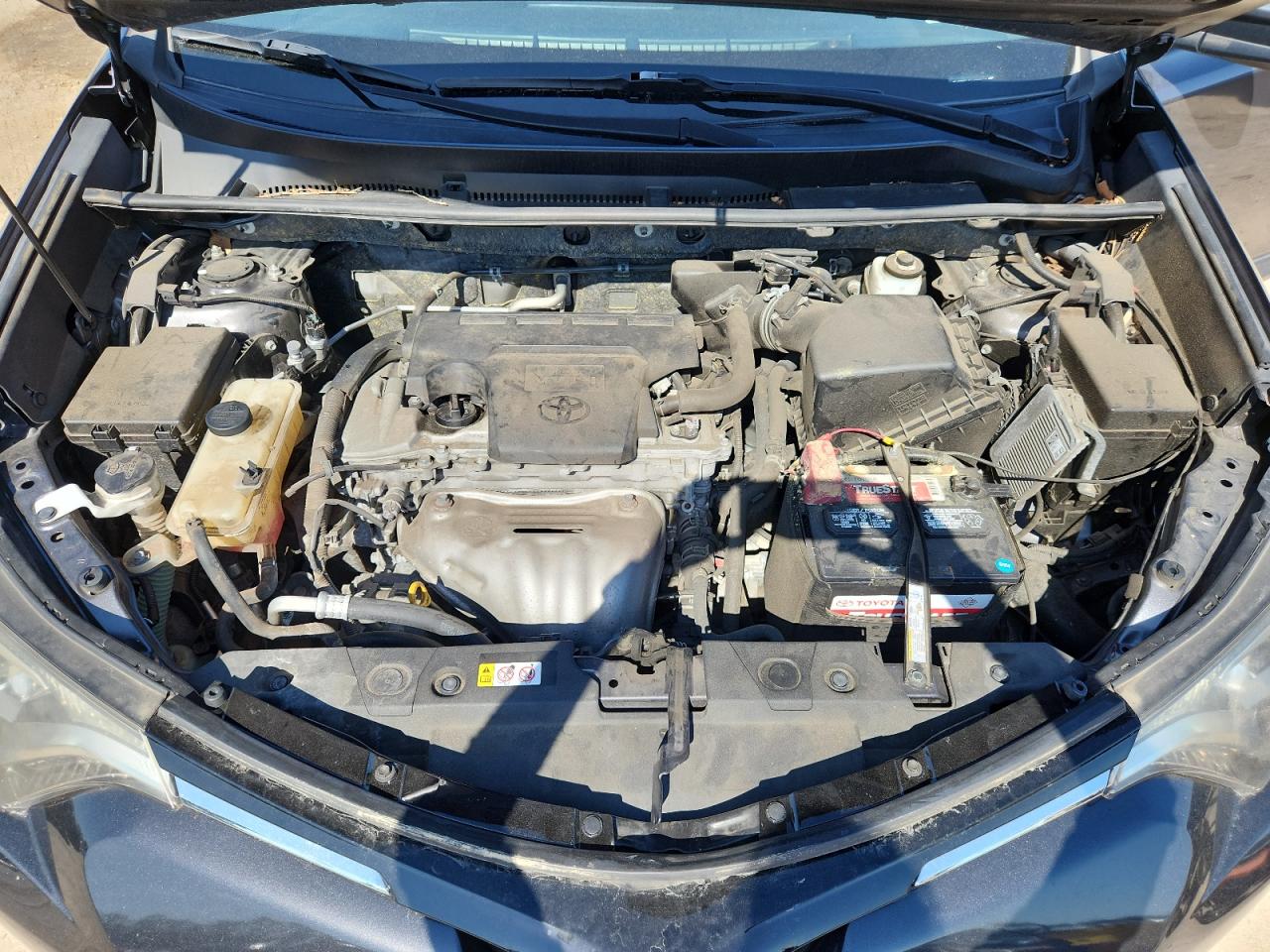 Toyota RAV4 Le Image 8