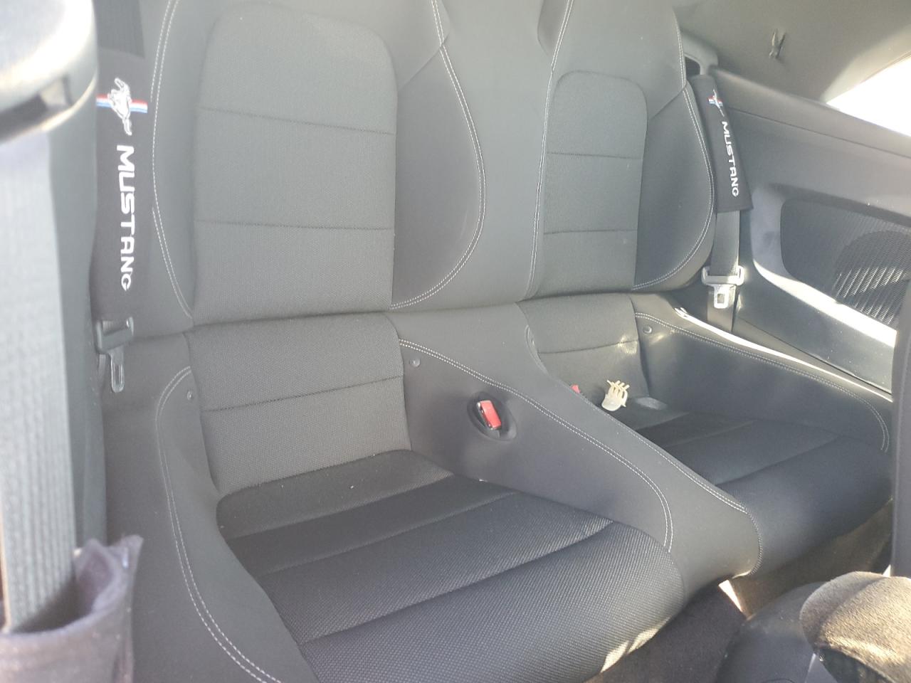 Ford Mustang Image 8