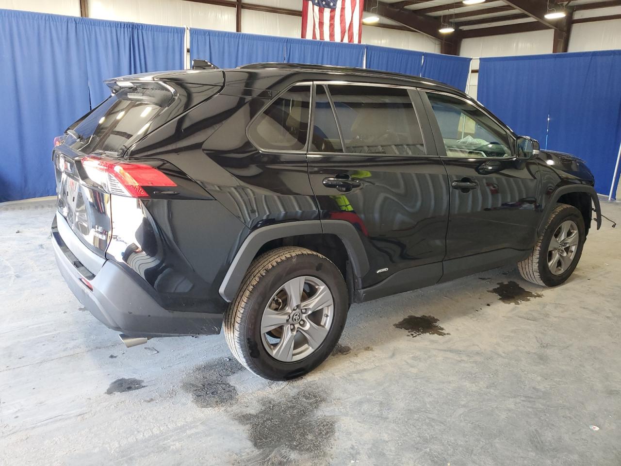 Toyota RAV4 Le Image 2