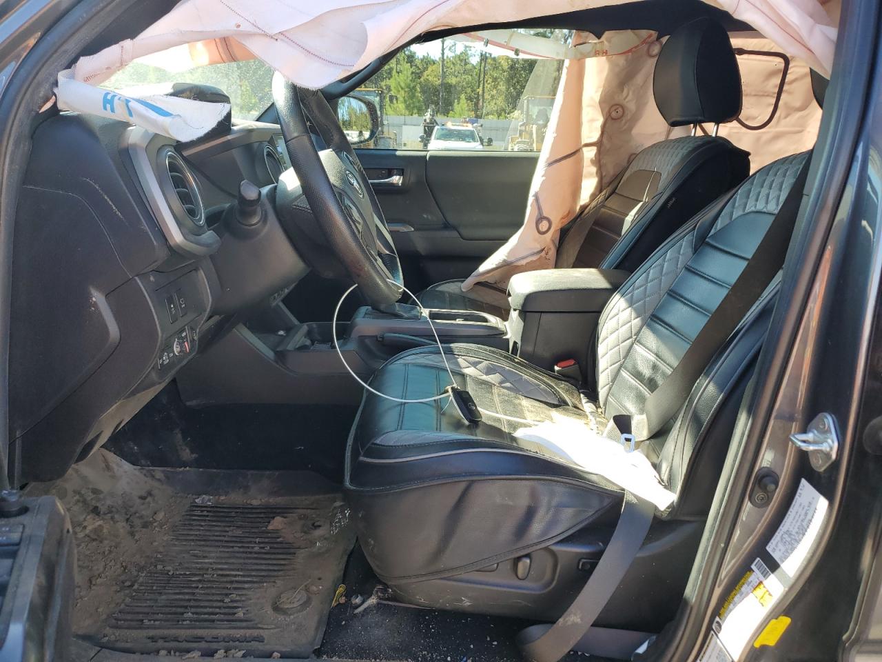 Toyota Tacoma Double Cab Image 4