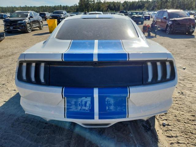 Ford Mustang Image 7