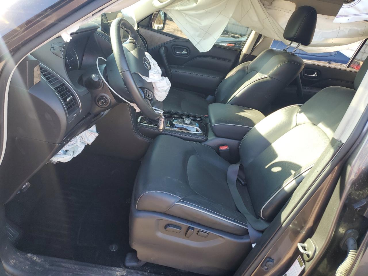 INFINITI Qx Luxe Image 3