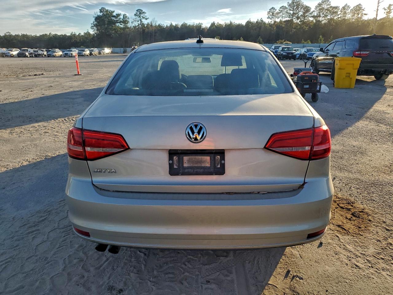 Volkswagen Jetta Base Image 2