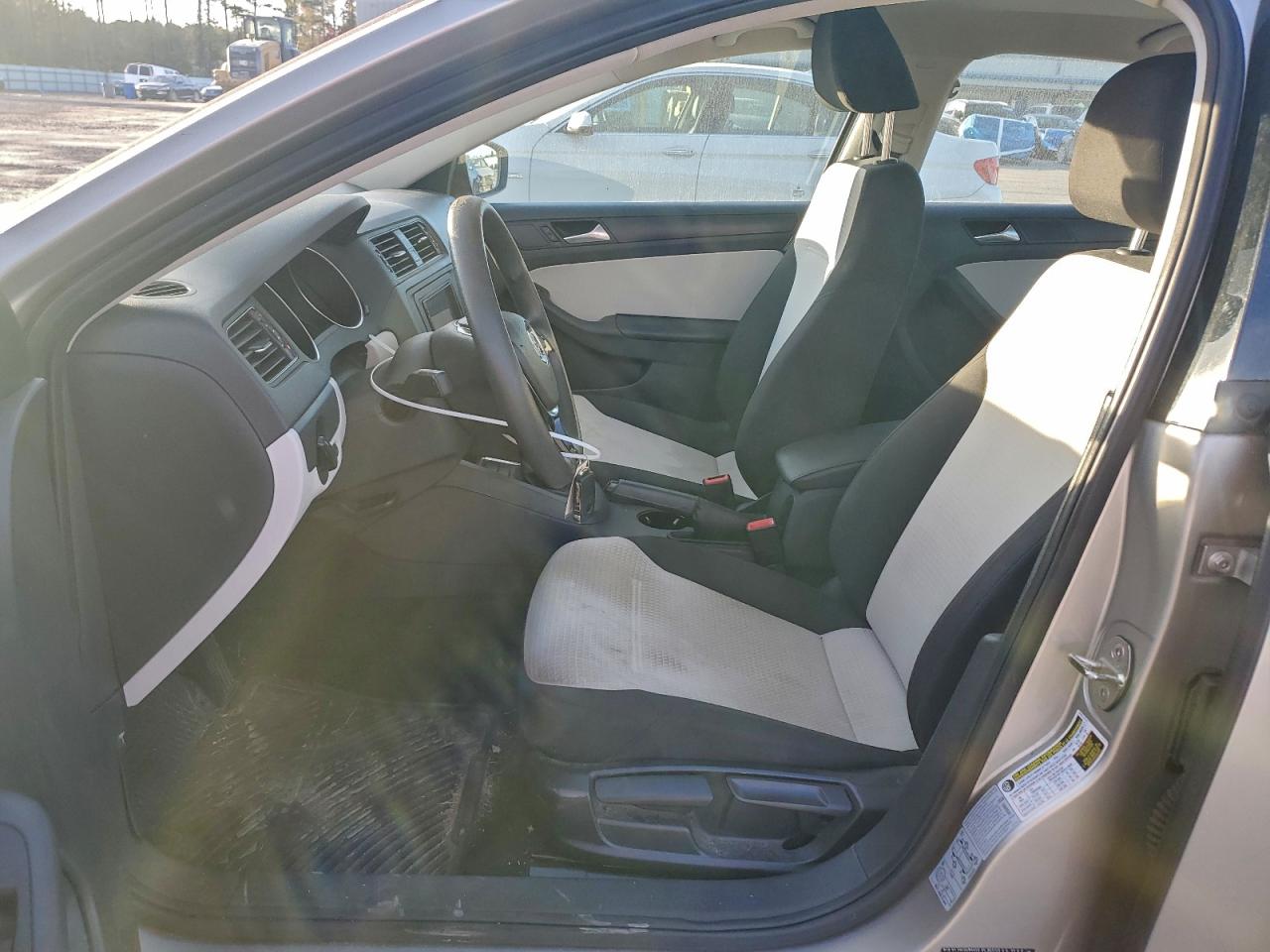 Volkswagen Jetta Base Image 4