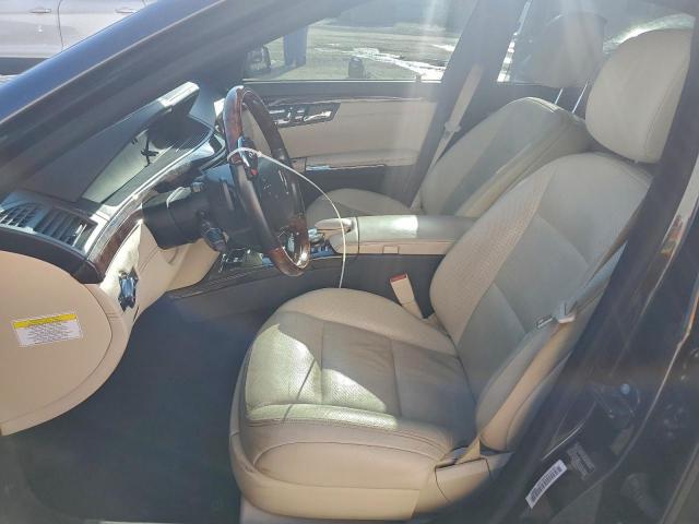 Mercedes-Benz S-Class 550 Image 3