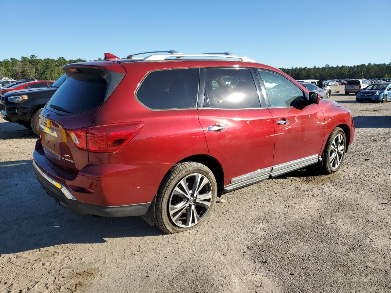 Nissan Pathfinder Platinum Image 2