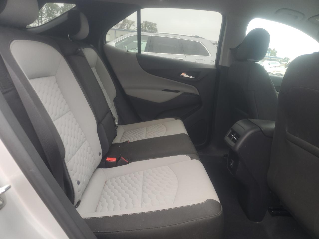 Chevrolet Equinox Ls Image 2