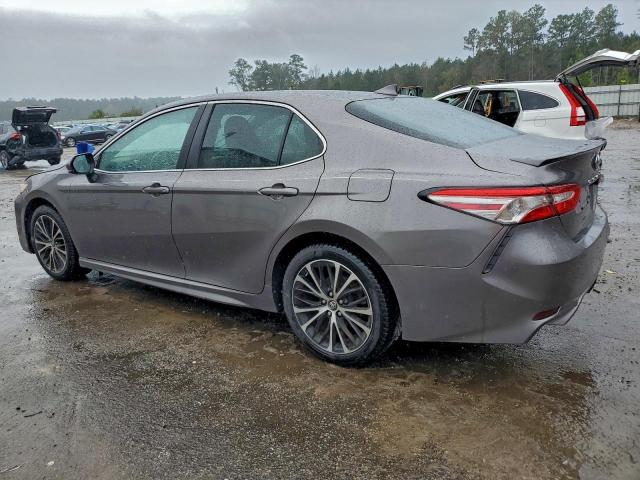 Toyota Camry L Image 2