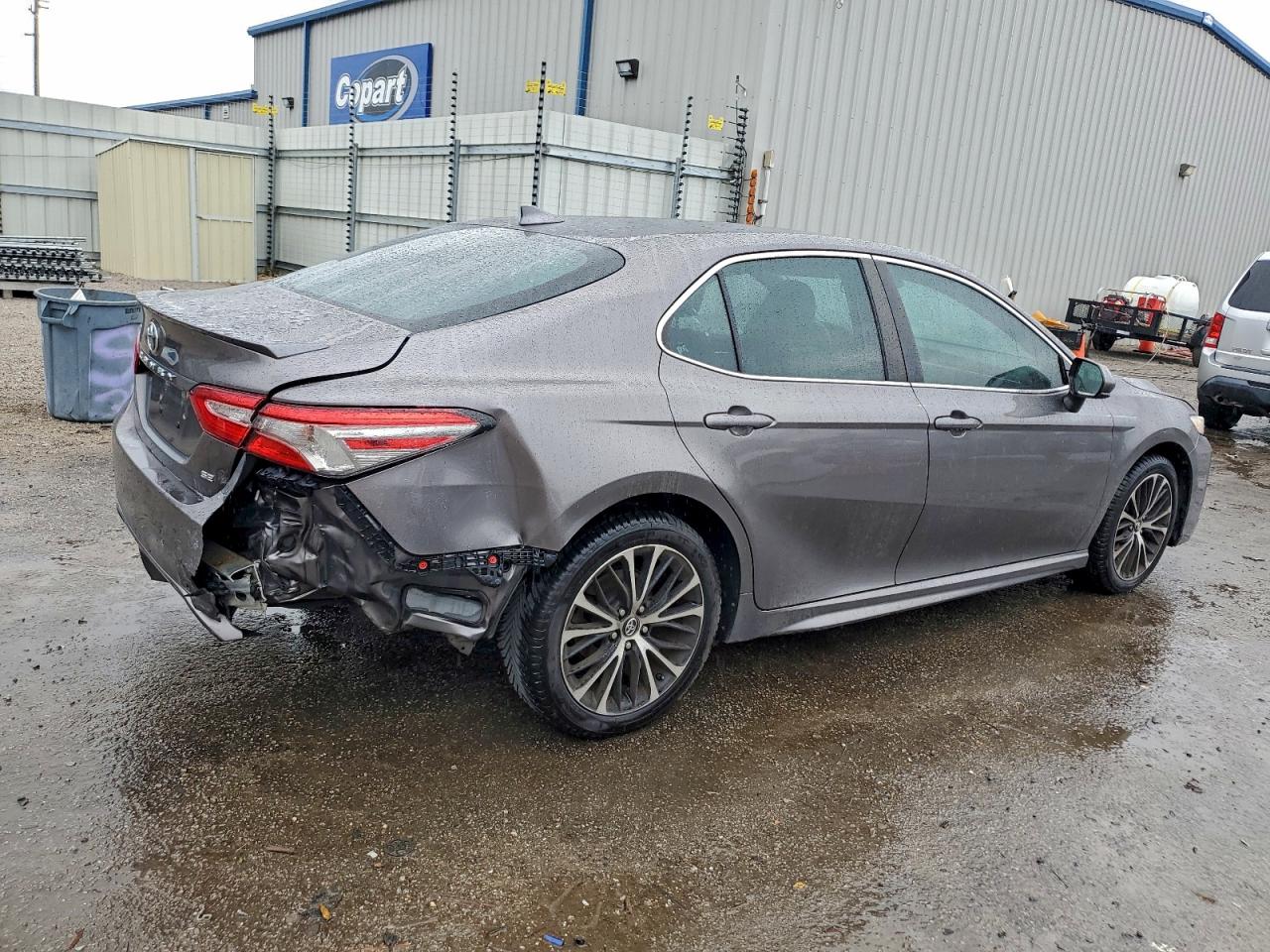 Toyota Camry L Image 11