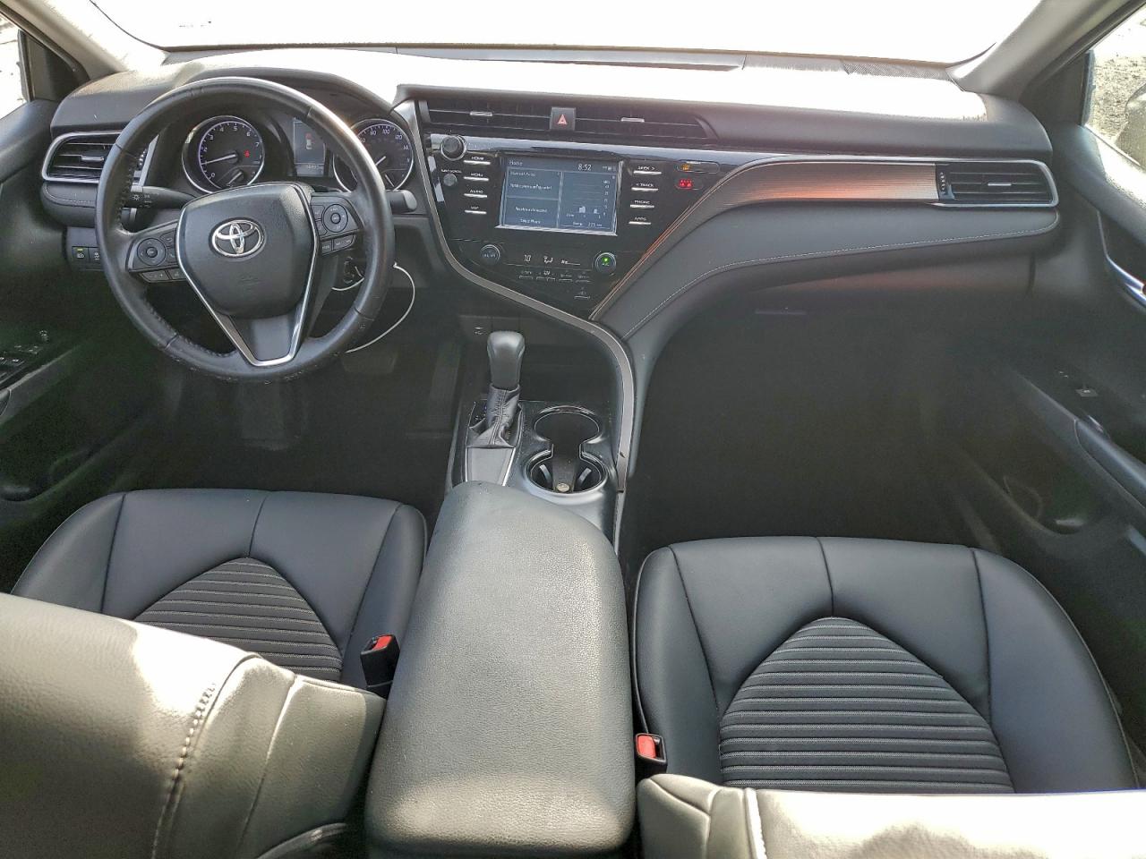 Toyota Camry L Image 3