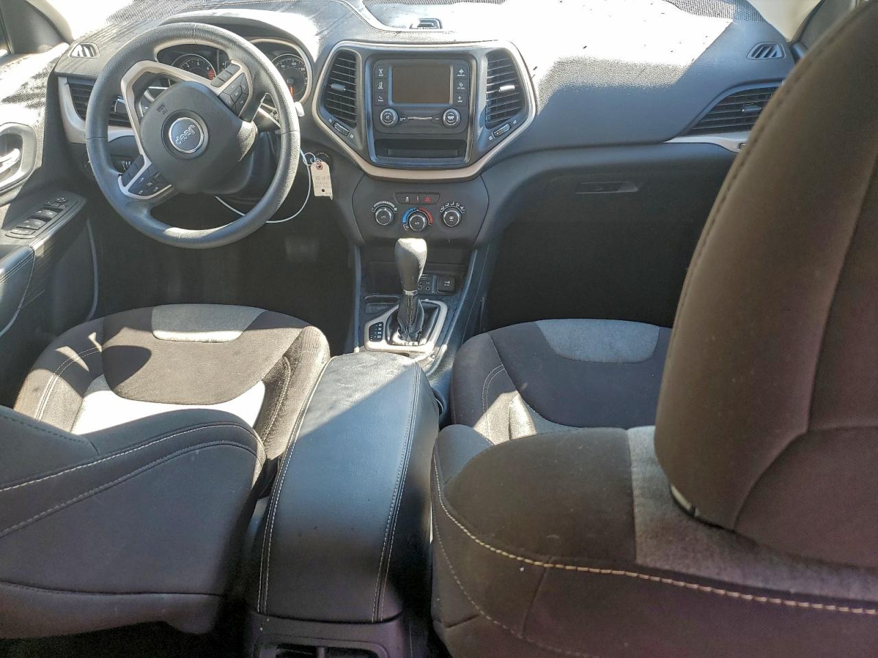 Jeep Grand Cherokee Sport Image 11