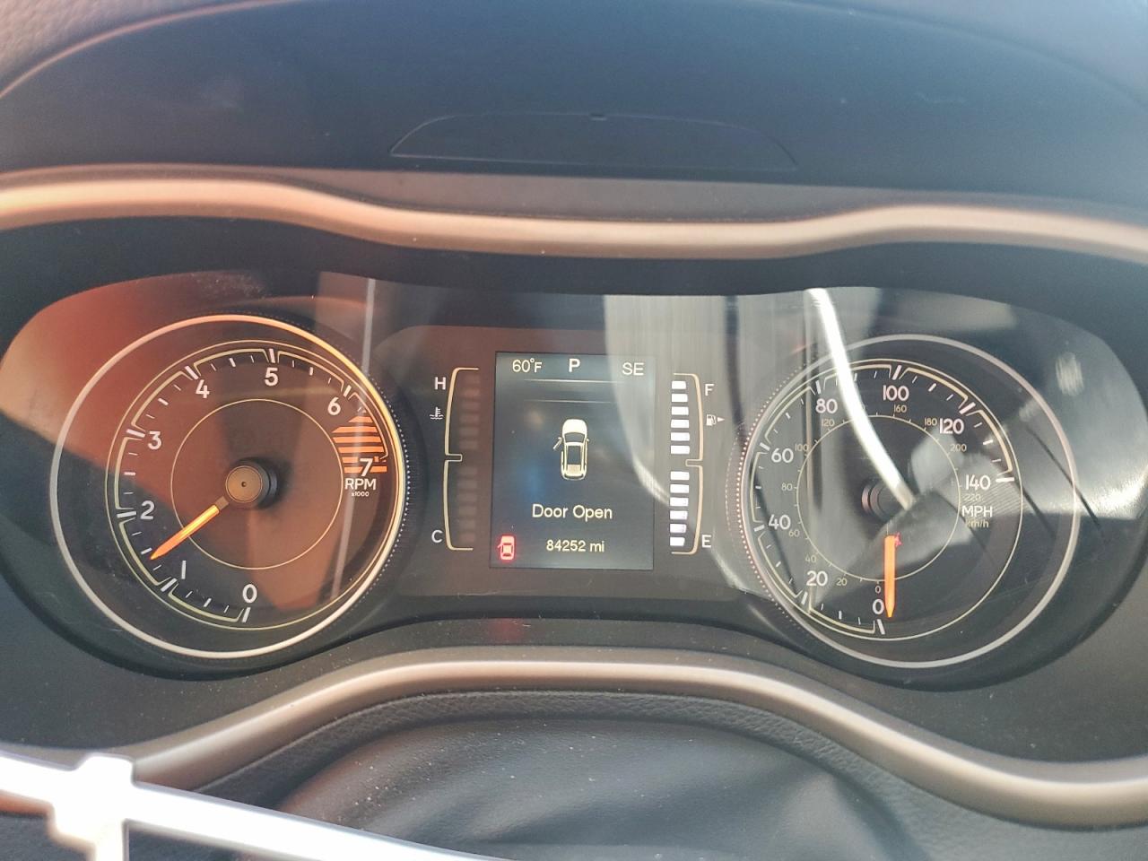 Jeep Grand Cherokee Sport Image 5