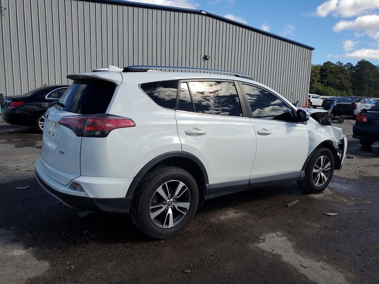 Toyota RAV4 Xle Image 8