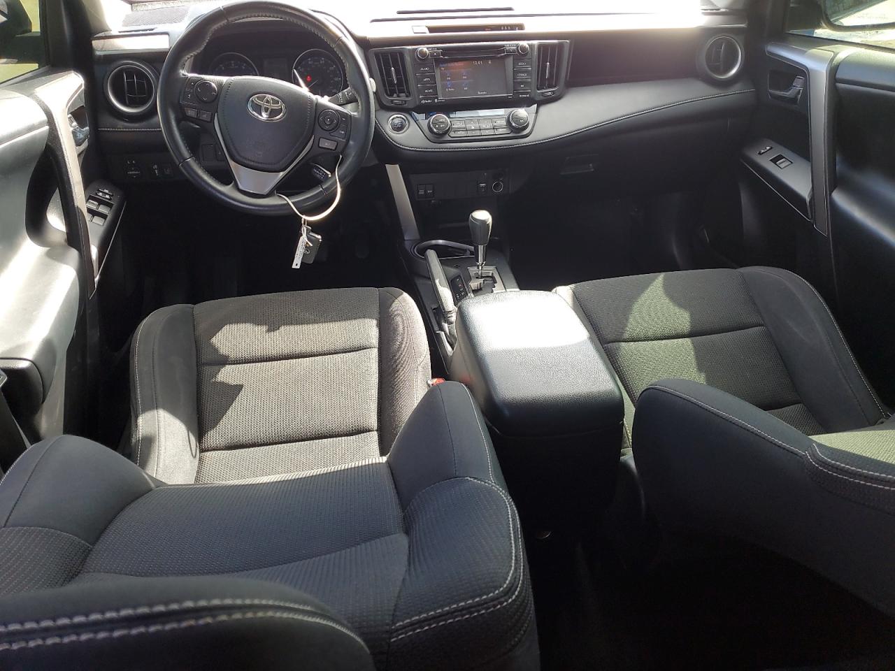 Toyota RAV4 Xle Image 11