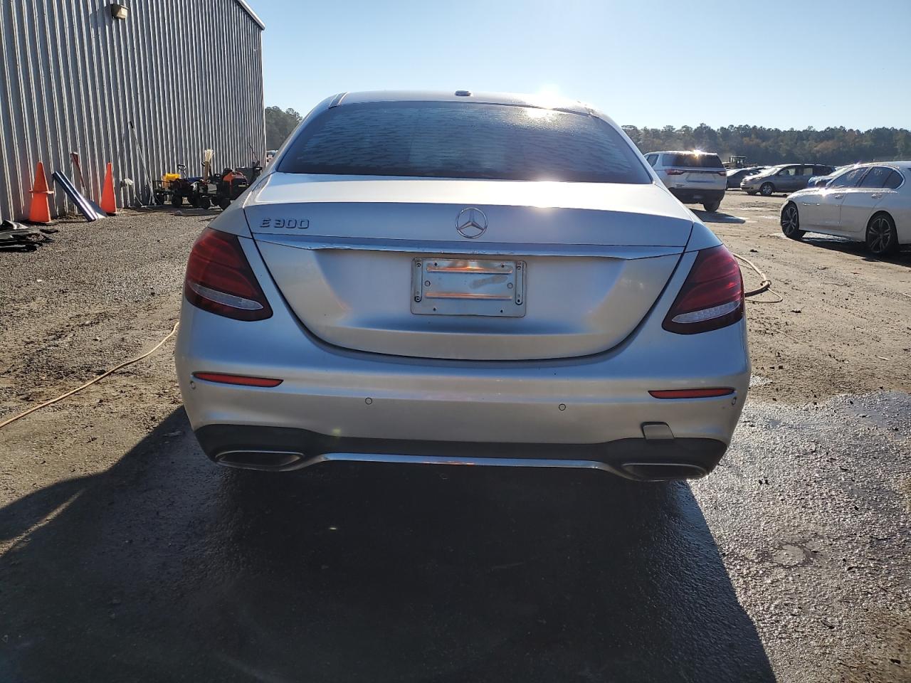 Mercedes-Benz E-Class 300 Image 4