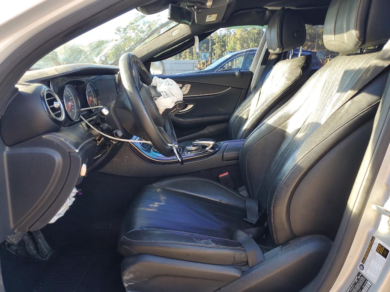 Mercedes-Benz E-Class 300 Image 10