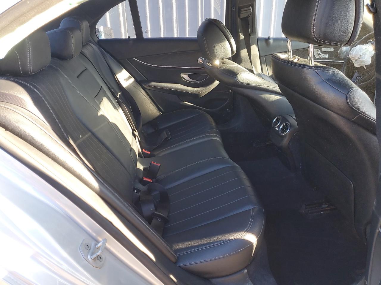 Mercedes-Benz E-Class 300 Image 13