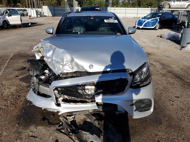 Mercedes-Benz E-Class 300 Image 9