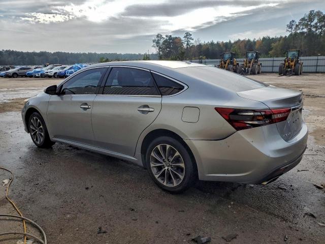 Toyota Avalon Xle Image 3