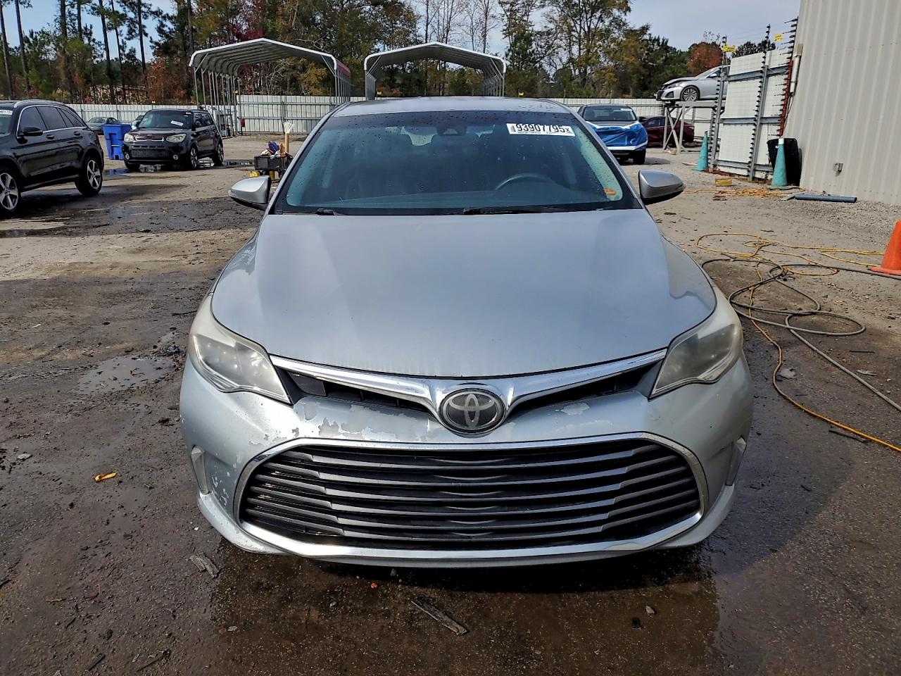 Toyota Avalon Xle Image 2