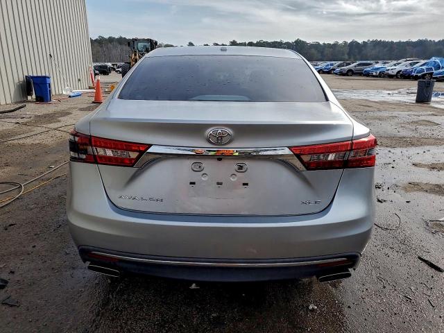 Toyota Avalon Xle Image 10