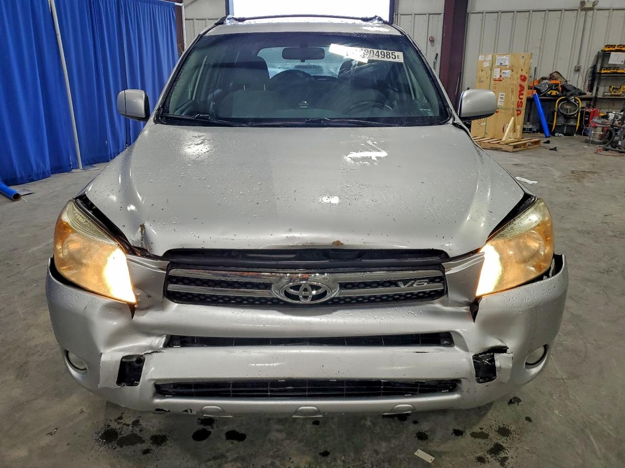 Toyota RAV4 Limited Image 12
