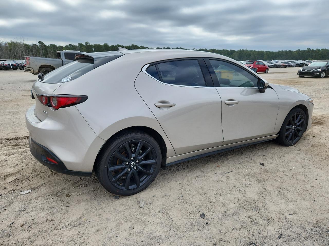 Mazda 3 Premium Image 4