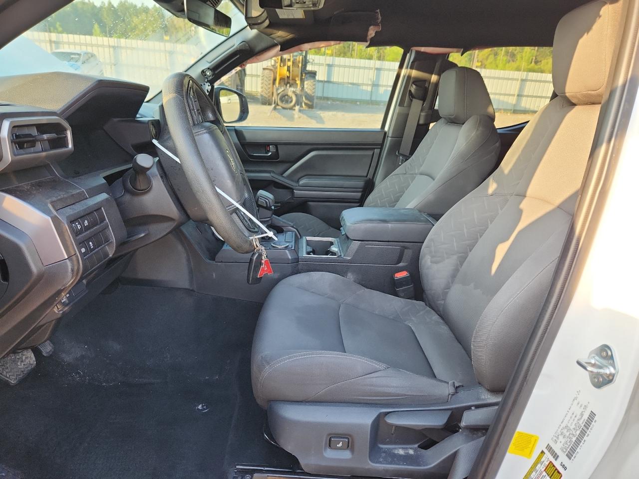 Toyota Tacoma Double Cab Image 3