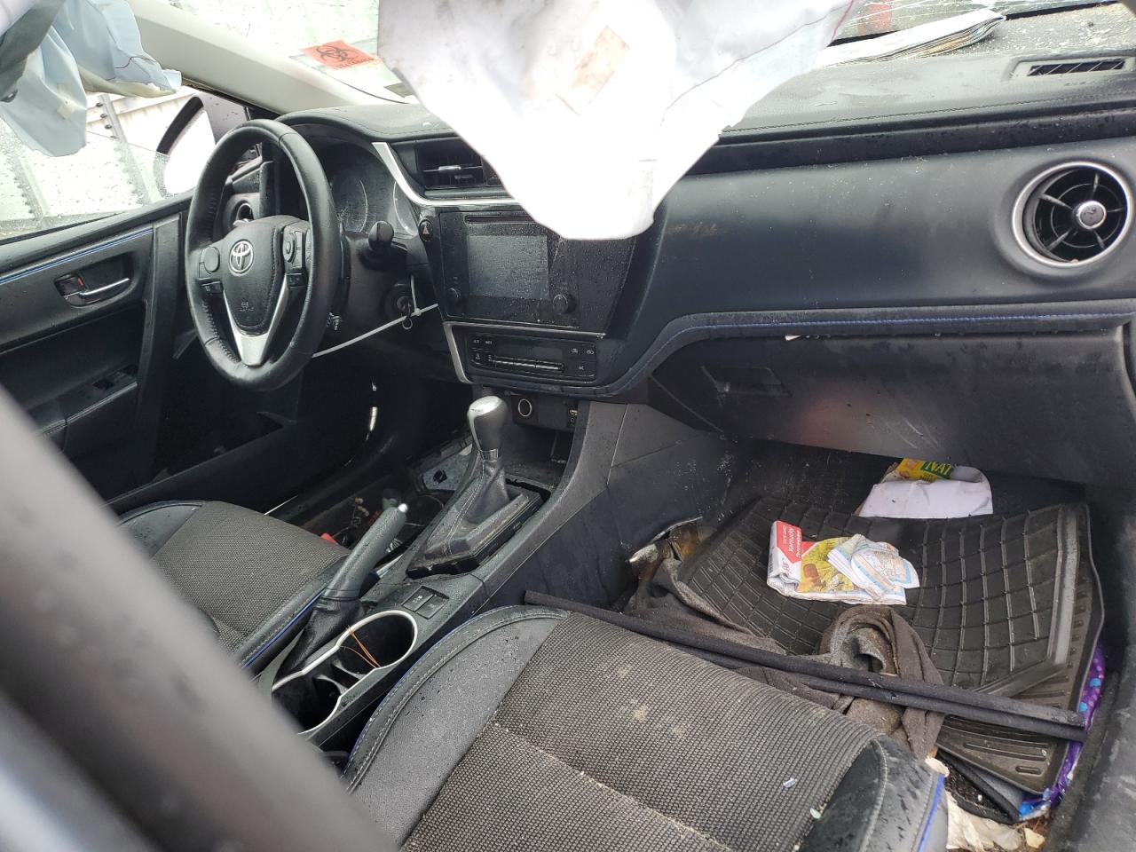 Toyota Corolla L Image 9