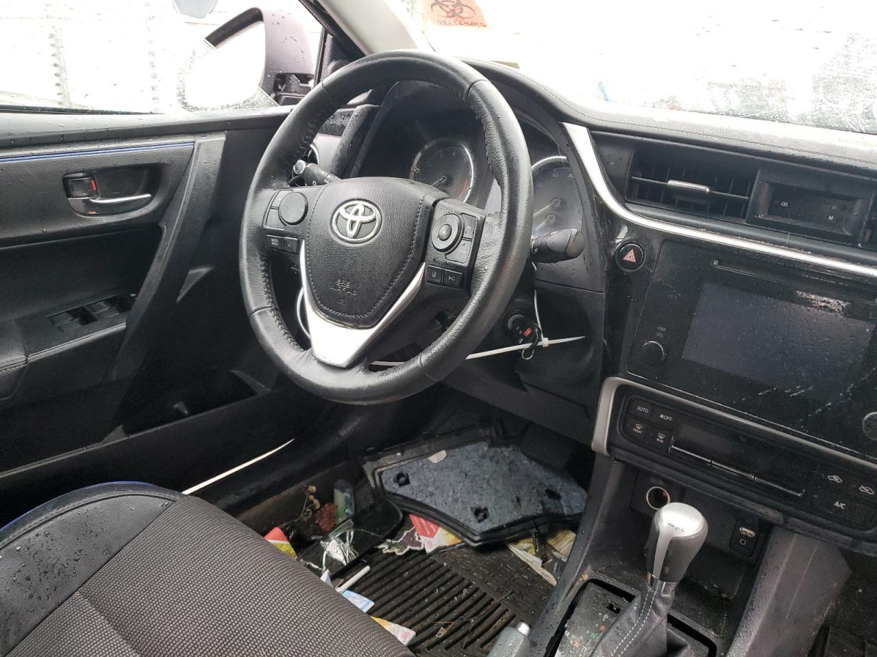 Toyota Corolla L Image 6