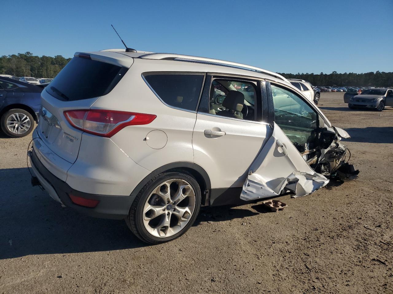 Ford Escape Titanium Image 13