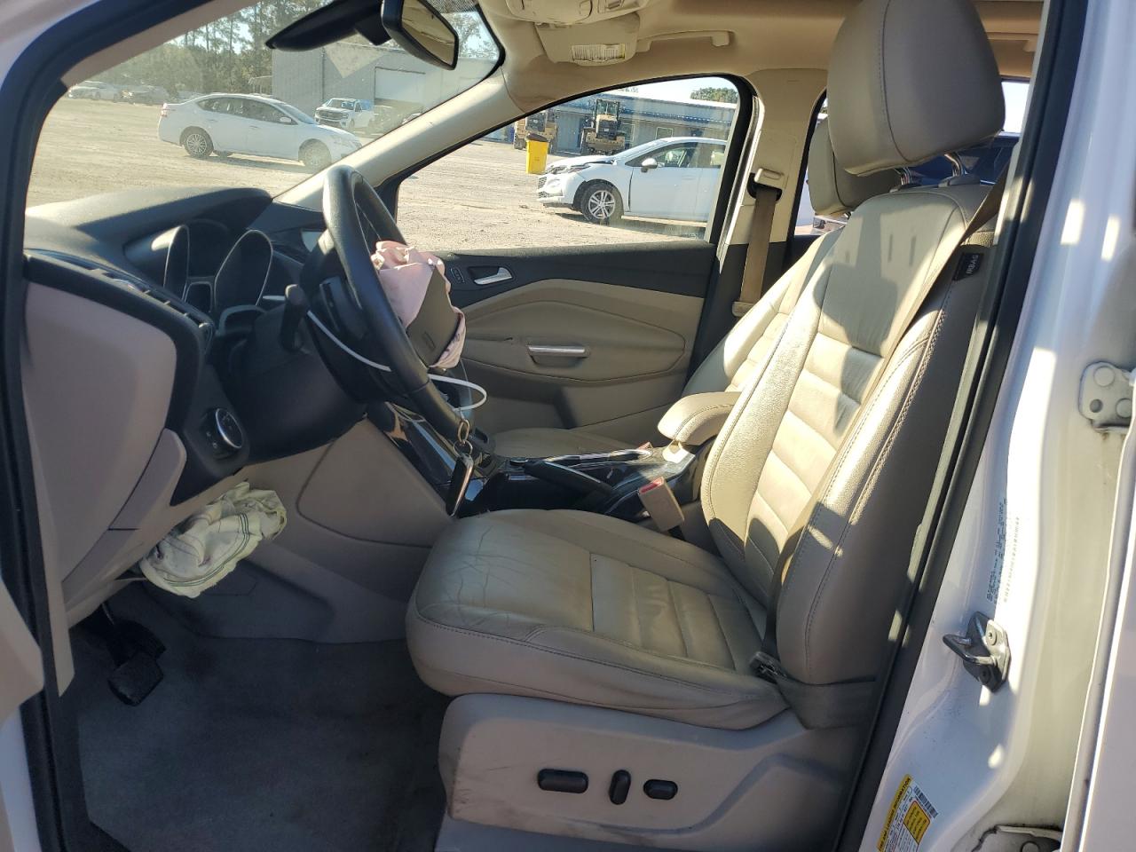 Ford Escape Titanium Image 2