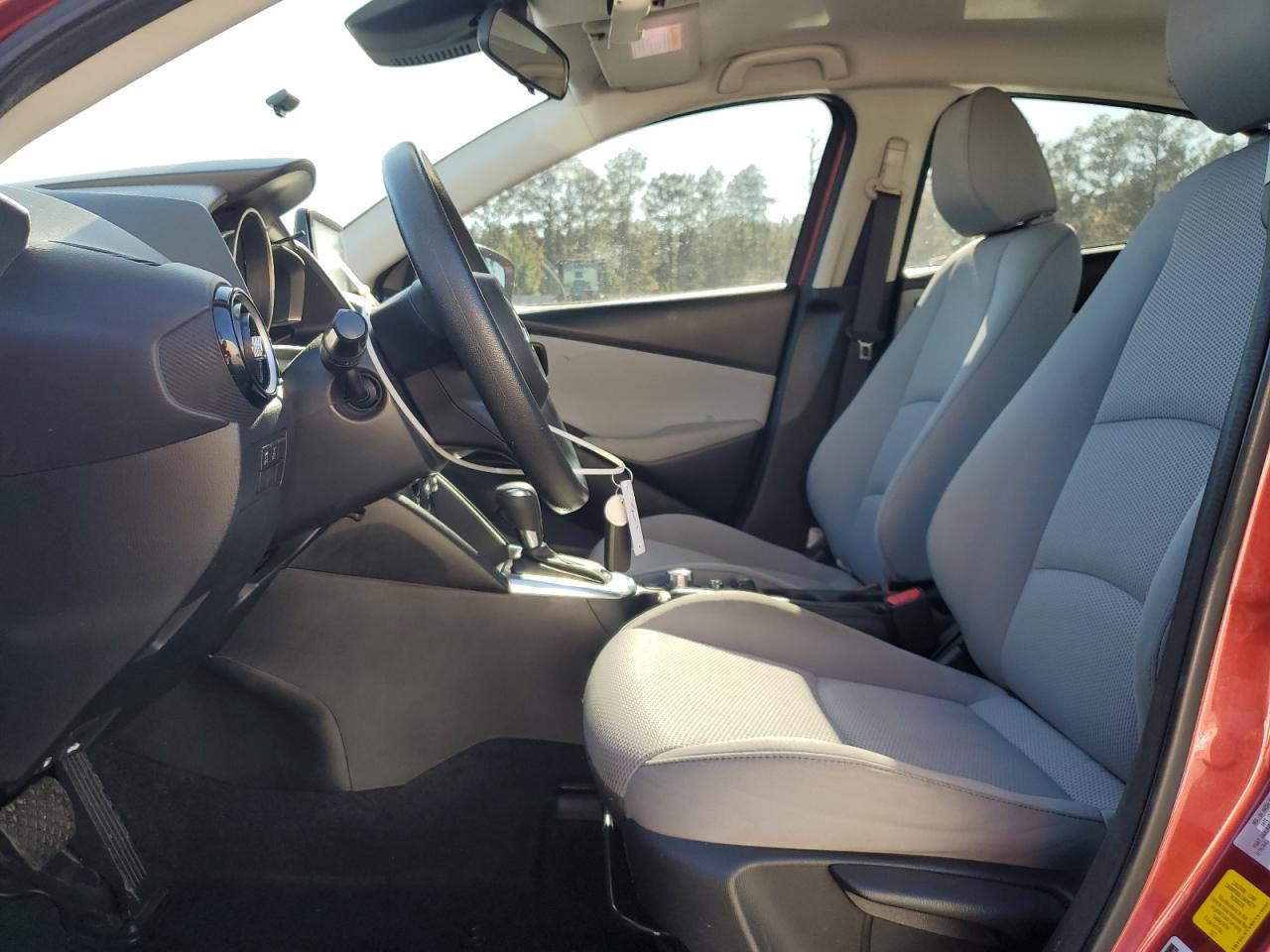 Toyota Yaris L Image 5