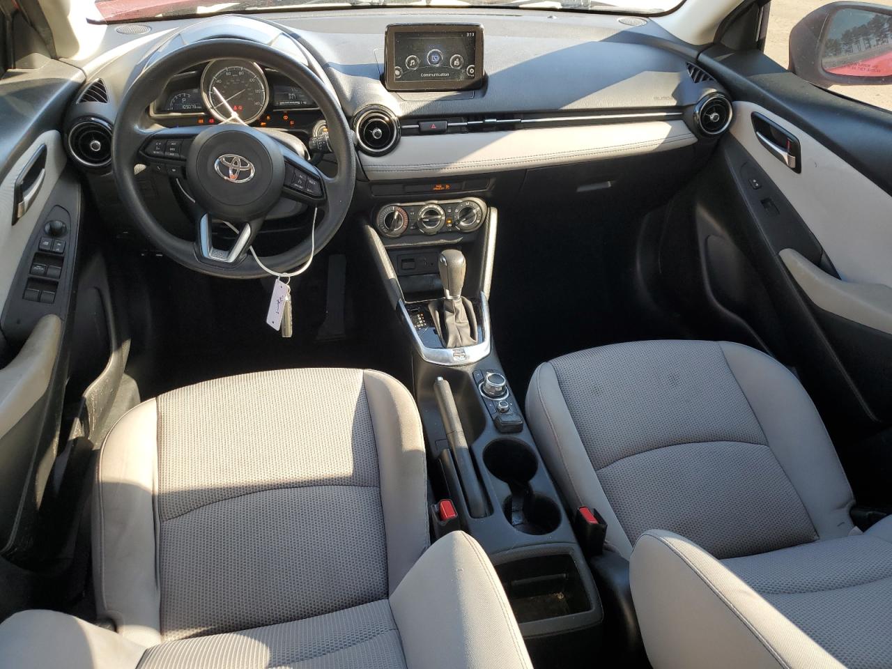 Toyota Yaris L Image 11