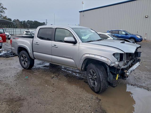 Toyota Tacoma Double Cab Image 13