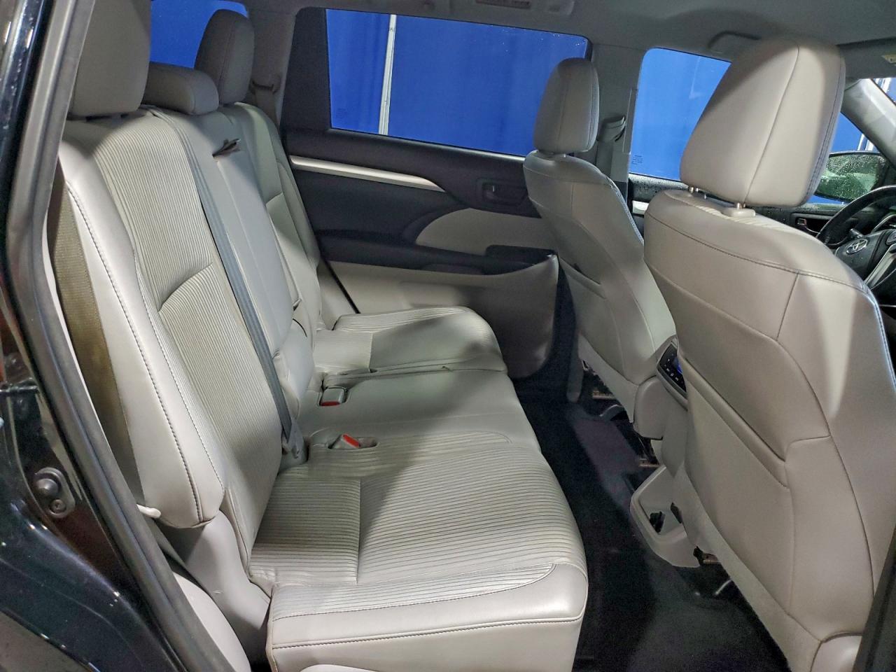 Toyota Highlander Le Image 6